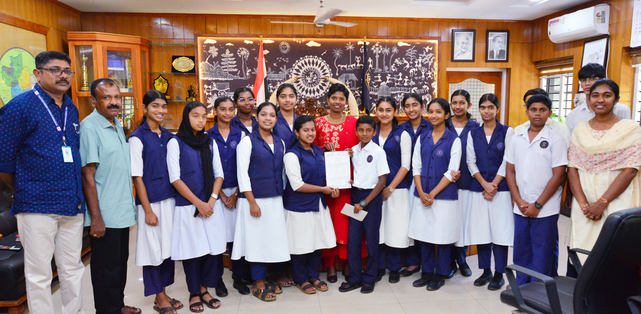 ചുരം ഗതാഗതക്കുരുക്ക് മുതല്‍ എഐ പഠനം സാധ്യകള്‍ വരെ: കളക്ടറോട് സംവദിച്ച് വിദ്യാര്‍ഥികള്‍