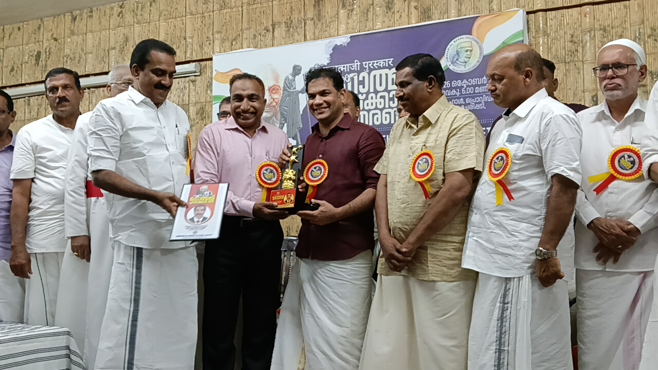 മഹാത്മജി പുരസ്കാരം മുസ്തഫ മാസ്റ്റർക്ക്