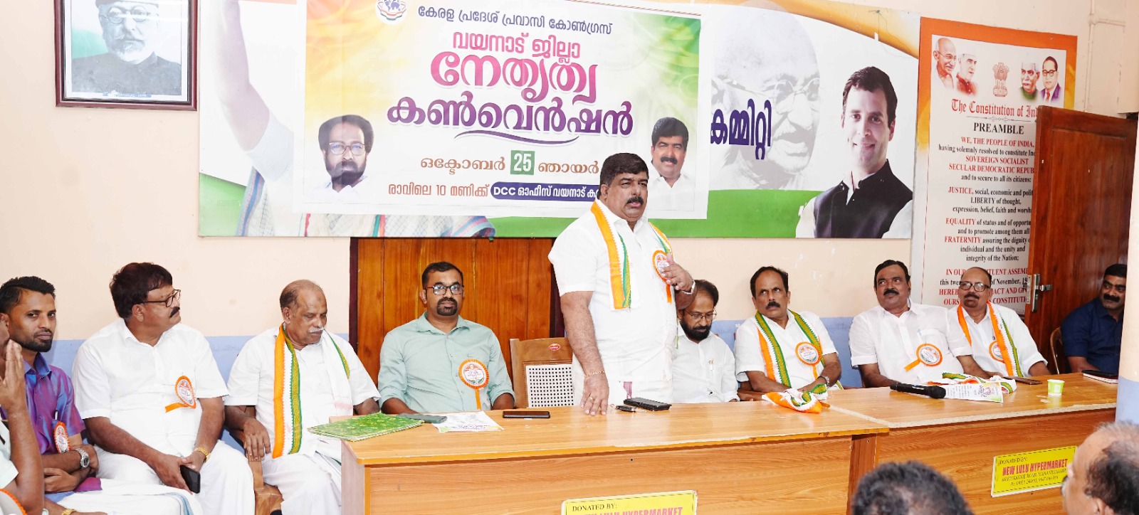 തിരിച്ചു വന്ന പ്രവാസികളെയും നോർക്ക കെയർ ഇൻഷുറൻസിൽ ഉൾപ്പെടുത്തണം