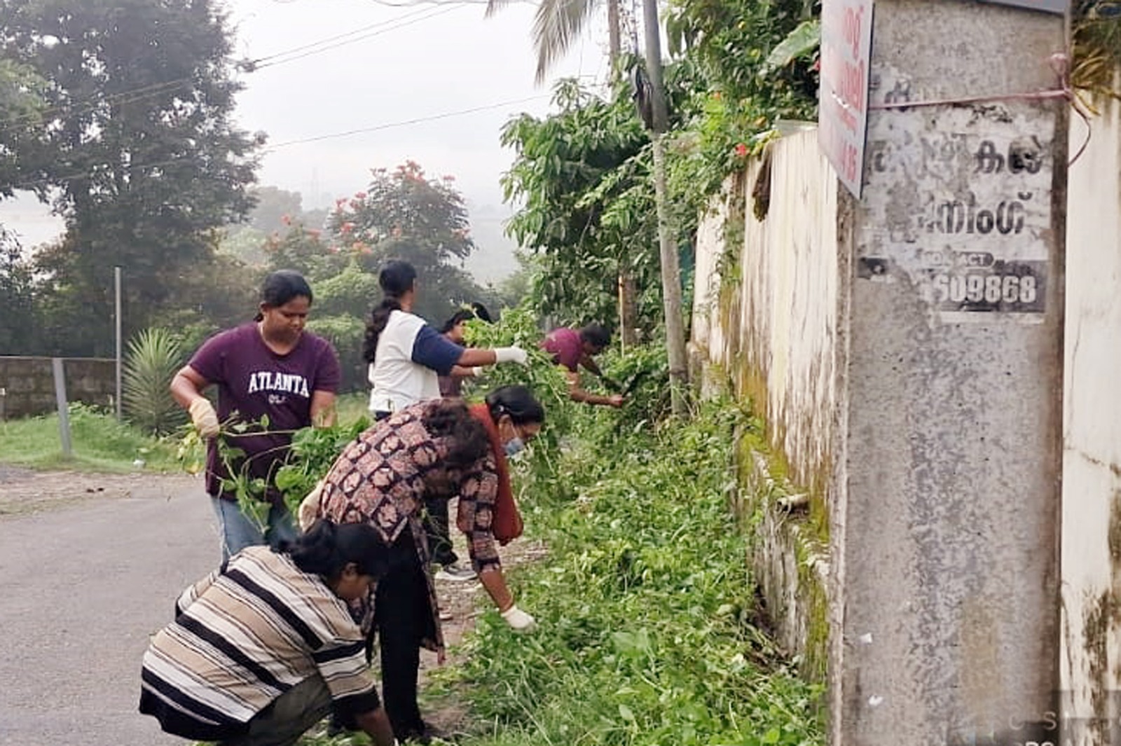 കൽപ്പറ്റയിലെ ഇസിഎച്ച്എസ് പോളിക്ലിനിക് ശുചിത്വ യജ്ഞം (സ്വച്ഛതാ ഡ്രൈവ്) നടത്തി