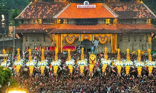 തൃശൂർ പൂരം കലക്കൽ: അന്വേഷണ റിപ്പോർട്ട് സർക്കാരിന് കൈമാറി; തിരുവമ്പാടി ദേവസ്വം ഭാരവാഹികൾ പ്രതിപ്പട്ടികയിൽ